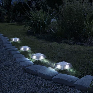 LED-es leszúrható / fali szolár lámpa - négyzet alakú, fém - hidegfehér - 10 x 10 x 2,5 (+11) cm Garden of Eden 11440D