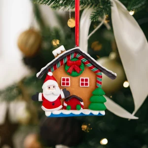 Karácsonyi mágneses dekoráció - 2 az 1-ben - mézeskalács házikó mikulással - 85 x 75 mm Family 58553A