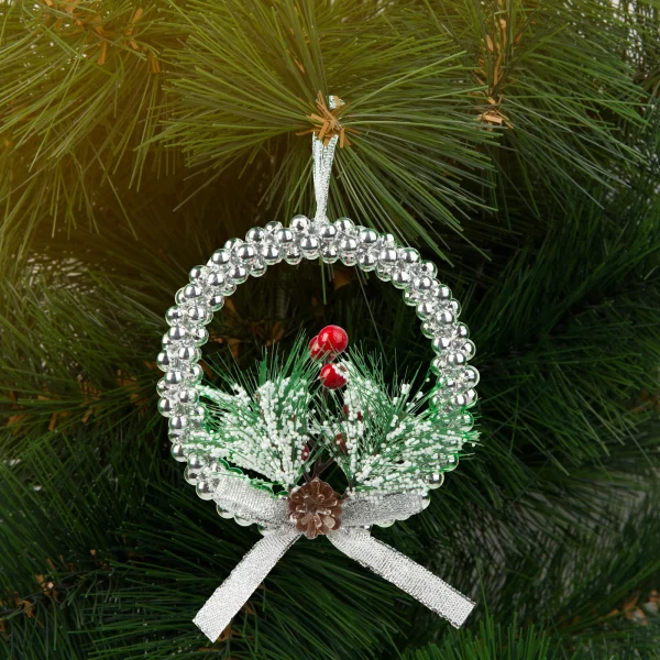 Karácsonyi dekoráció - akasztható - ezüst koszorú - 10 cm Family 58566A